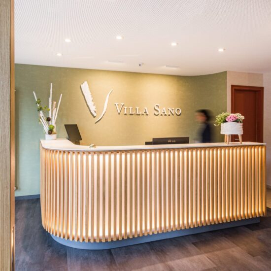 ©Friederike-Hegner-2020-Hotel-Villa-Sano-Baabe-Rezeption-web-2-1536x1024